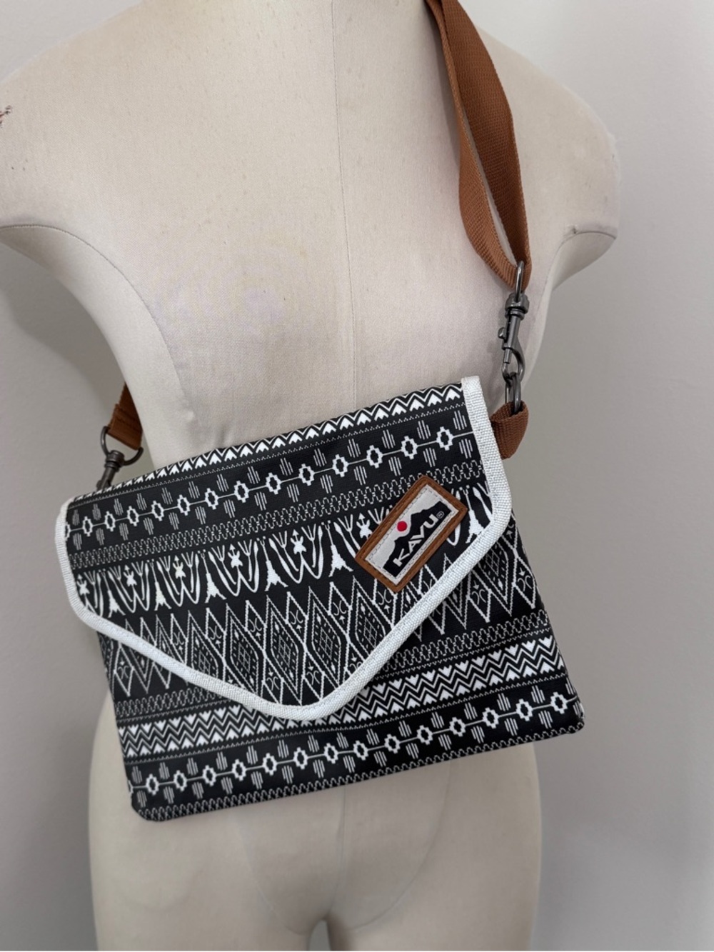 KAVU Eloise Black & White Coated Canvas Crossbody Bag w/ Removable Strap